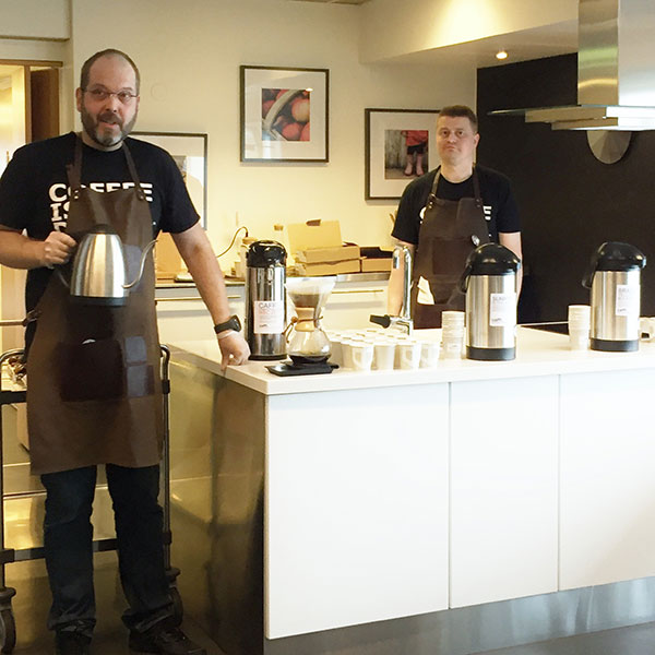 Kahvimestari Petri Nieminen kahvipaahtimo Bean & Burnerista