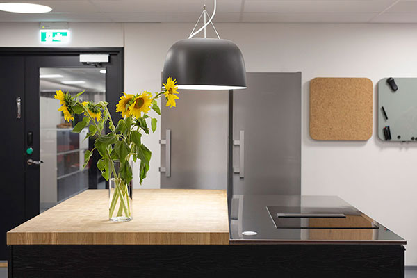 Stala-Yrittajankatu-4-Paussi-saareke-kitchen-island.jpg